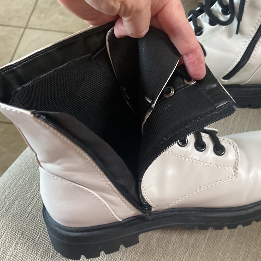 Unr8ed EUC White & Black Lace Up Zip Closure Beautiful Combat Boots - Sz 10 - Picture 6 of 16